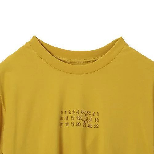 【エムエム6 メゾン マルタン マルジェラ/MM6 Maison Martin Margiela】のT-SHIRT 人気、トレンドファッション・服の通販 founy(ファニー) 　ファッション　Fashion　レディースファッション　Fashion for Women　トップス・カットソー　Cut & Sew Tops　シャツ・ブラウス・オフィスカジュアル　Elegant Blouses & Button-Ups　ロングTシャツ・Tシャツ　Longline T-Shirts & Tees　2025年　2025　2025-2026秋冬・A/W　Autumn/Winter 2025–26 AW25–26　コンパクト　Compact, Small Size　フィット　Fit, Slim Fit　フロント　Front, Front Design　半袖　Short Sleeve, Half Sleeve　洗える　Machine Washable　other-3|ID: prp329100004805040 ipo3291000000034864196