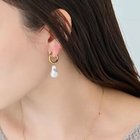 【フィービィー/phoebe】の【金属アレルギー対応】バランスバロックパールフープイヤリング/ステンレス/大ぶり/存在感◎/主役級 人気、トレンドファッション・服の通販 founy(ファニー) ファッション Fashion レディースファッション Fashion for Women ジュエリー Jewelry ファッションリング Fashion Rings イヤリング・フープ・ドロップタイプ Hoop, Drop & Clip Earrings アクセサリー Fashion Accessories イヤリング Earrings トレンド Trend, Trending Now バロック Baroque, Baroque Design パール Pearl, Pearl Accent フォルム Silhouette, Form フォーマル Formal, Dressy フープ Hoop, Hoop Earrings モチーフ Motif, Design Theme エレガント 上品 Elegant thumbnail ゴールド|ID: prp329100004807481 ipo3291000000034885820