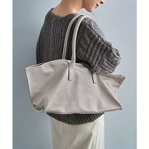 【スタイルデリ/STYLE DELI】のシボ加工横長フォルムトートバッグ インテリア・キッズ・メンズ・レディースファッション・服の通販 founy(ファニー) 　ファッション　Fashion　レディースファッション　Fashion for Women　バッグ　Bags　クラッチ　Clutch, Clutch Bag　クール　Cool, Chic　軽量　Lightweight, Ultra Light　シルバー　Silver, Metallic Silver　シンプル　Simple, Minimal　定番　Standard, Basic Item　フォルム　Silhouette, Form　ポケット　Pocket, Pocket Detail　ポーチ　Pouch, Small Case　マグネット　Magnet, Magnetic Closure　旅行　Travel　アイボリー|ID: prp329100004812938 ipo3291000000034942250