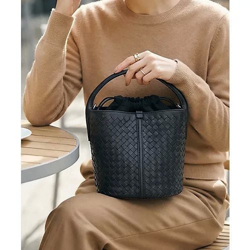 【スタイルデリ/STYLE DELI】の【DELI by】編み込みリアルレザーバケットバッグ インテリア・キッズ・メンズ・レディースファッション・服の通販 founy(ファニー) 　ファッション　Fashion　レディースファッション　Fashion for Women　バッグ　Bags　インナー　Innerwear　巾着　Drawstring Bag, Kinchaku　ショルダー　Shoulder, Shoulder Strap　シンプル　Simple, Minimal　ドローストリング　Drawstring, Pull Cord　ハンド　Hand, Handmade　バランス　Balance, Style Balance　ブラック|ID: prp329100004825675 ipo3291000000035106631