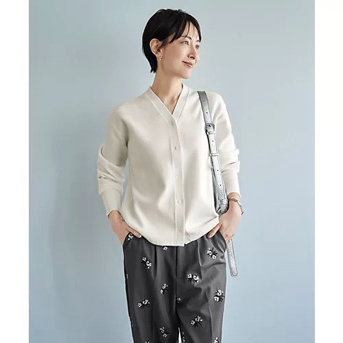 【スタイルデリ/STYLE DELI】のしっとりもっちりVネックカーディガンB インテリア・キッズ・メンズ・レディースファッション・服の通販 founy(ファニー) 　ファッション　Fashion　レディースファッション　Fashion for Women　トップス・カットソー　Cut & Sew Tops　カーディガン・羽織り　Layered Style Cardigans　Vネックトップス　V-Neck Tops / V-Cut Neckline Shirts　インナー　Innerwear　春　Spring　カーディガン　Cardigan, Knitwear　ストレート　Straight, Straight Cut　長袖　Long Sleeve, Full Sleeve　パステル　Pastel, Soft Color　フロント　Front, Front Design　ベーシック　Basic, Essential　エレガント 上品　Elegant　ホワイト|ID: prp329100004834609 ipo3291000000035212891