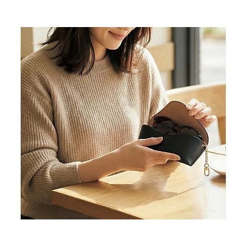 【スタイルデリ/STYLE DELI】の【DELI by】エンベロープフラップレザーサングラスケース 人気、トレンドファッション・服の通販 founy(ファニー) 　ファッション　Fashion　レディースファッション　Fashion for Women　サングラス&メガネ　Sunglasses & Eyewear　サングラス　Sunglasses, Shades　スマート　Smart, Elegant　チェーン　Chain, Chain Strap　フラップ　Flap, Flap Pocket　メガネ　Glasses, Eyewear　おすすめ　Recommended / Our Picks　ギフト プレゼント　Gift / Present　other-2|ID: prp329100004837005 ipo3291000000035238939