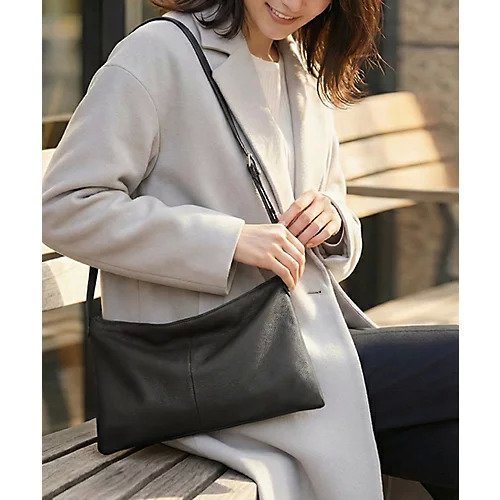 【スタイルデリ/STYLE DELI】の【DELI by】ソフトドレープ・リアルレザースリムショルダーバッグ インテリア・キッズ・メンズ・レディースファッション・服の通販 founy(ファニー) 　ファッション　Fashion　レディースファッション　Fashion for Women　バッグ　Bags　ショルダー　Shoulder, Shoulder Strap　スマート　Smart, Elegant　スリム　Slim, Slim Fit　財布　Wallet, Purse　フィット　Fit, Slim Fit　フォルム　Silhouette, Form　ポケット　Pocket, Pocket Detail　ポーチ　Pouch, Small Case　ビジネス 仕事 通勤　Business / Work / Commuting　ブラック|ID: prp329100004837893 ipo3291000000035249273