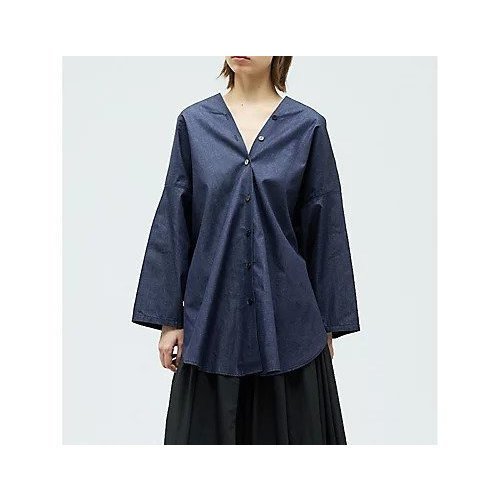 【ミズイロ インド/mizuiro ind】のVネックデニムシャツ インテリア・キッズ・メンズ・レディースファッション・服の通販 founy(ファニー) https://founy.com/ ファッション Fashion レディースファッション Fashion for Women トップス・カットソー Cut & Sew Tops シャツ・ブラウス・オフィスカジュアル Elegant Blouses & Button-Ups Vネックトップス V-Neck Tops / V-Cut Neckline Shirts デニム Denim, Jeans Material フロント Front, Front Design エレガント 上品 Elegant |ID: prp329100004848400 ipo3291000000036288685