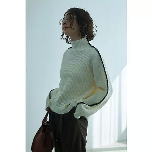 【マージュール/marjour】のLINE TRIM BOTTLE NECK KNIT 人気、トレンドファッション・服の通販 founy(ファニー) 　ファッション　Fashion　レディースファッション　Fashion for Women　トップス・カットソー　Cut & Sew Tops　ニット　Knit Tops & Sweaters　ストレッチ　Stretch, Stretchy Fabric　ベーシック　Basic, Essential　ボトルネック　Bottle Neck, Mock Neck　ポケット　Pocket, Pocket Detail　防寒　Cold Protection, Winter-Ready　マフラー　Scarf, Muffler　other-2|ID: prp329100004849797 ipo3291000000035507516