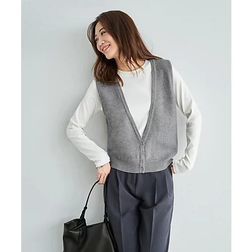 【スタイルデリ/STYLE DELI】のハイゲージ編みディープVネックベスト インテリア・キッズ・メンズ・レディースファッション・服の通販 founy(ファニー) https://founy.com/ ファッション Fashion レディースファッション Fashion for Women アウター Coat / Outerwear Collection トップス・カットソー Cut & Sew Tops ベスト&ジレ / 重ね着スタイル Vests & Gilets Vネックトップス V-Neck Tops / V-Cut Neckline Shirts カットソー Cut and Sewn Top シンプル Simple, Minimal スリット Slit, Slit Detail タンク Tank Top, Sleeveless Top デニム Denim, Jeans Material 定番 Standard, Basic Item なめらか Smooth, Silky Texture バランス Balance, Style Balance フィット Fit, Slim Fit ベスト Vest, Waistcoat ベーシック Basic, Essential ポケット Pocket, Pocket Detail ミドル Middle Length, Mid Height メランジ Melange, Mixed Yarn ワイド Wide, Wide Fit おすすめ Recommended / Our Picks |ID: prp329100004862523 ipo3291000000036335313