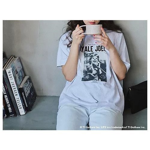 【スアデオ/suadeo】の【suadeo別注】LIFE YALE JOEL猫Tシャツ 大人の最旬トレンドファッション＆コーディネート founy(ファウニー) 　ファッション　Fashion　レディースファッション　Fashion for Women　トップス・カットソー　Cut & Sew Tops　シャツ・ブラウス・オフィスカジュアル　Elegant Blouses & Button-Ups　ロングTシャツ・Tシャツ　Longline T-Shirts & Tees　洗える　Machine Washable　グラフィック　Graphic, Graphic Design　コレクション　Collection, Seasonal Line　シンプル　Simple, Minimal　ジャケット　Jacket, Outerwear　スリット　Slit, Slit Detail　女優　Actress Style, Celebrity Inspired　雑誌　Magazine, Fashion Magazine　猫　Cat, Kitty　バランス　Balance, Style Balance　プリント　Print, Printed Pattern　別注　Limited Edition, Custom Order　モチーフ　Motif, Design Theme　モノトーン　Monotone, Black and White　夏　Summer　ビジネス 仕事 通勤　Business / Work / Commuting　other-2|ID: prp329100004887583 ipo3291000000037344047