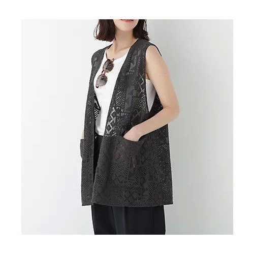 【ヒューマンウーマン/HUMAN WOMAN】のジオメトリックレースジレ インテリア・キッズ・メンズ・レディースファッション・服の通販 founy(ファニー) 　ファッション　Fashion　レディースファッション　Fashion for Women　アウター　Coat / Outerwear Collection　トップス・カットソー　Cut & Sew Tops　ベスト&ジレ / 重ね着スタイル　Vests & Gilets　おすすめ　Recommended / Our Picks　シンプル　Simple, Minimal　タンク　Tank Top, Sleeveless Top　ビッグ　Big, Oversized　ラッセル　Raschel, Raschel Lace　リボン　Ribbon, Bow　レース　Lace, Lace Fabric　夏　Summer　チャコール|ID: prp329100004916941 ipo3291000000036862979