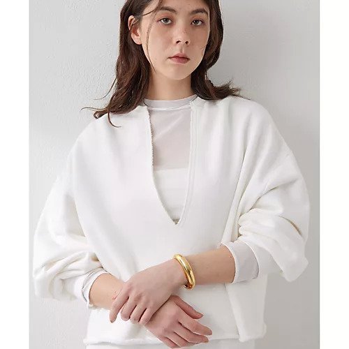 【ウィムガゼット/Whim Gazette】のスウェットVネックプルオーバー2 インテリア・キッズ・メンズ・レディースファッション・服の通販 founy(ファニー) 　ファッション　Fashion　レディースファッション　Fashion for Women　トップス・カットソー　Cut & Sew Tops　レディースパーカー・カジュアルフーディー　Casual Hoodies & Sweatshirts　カジュアルプルオーバー・ニットトップス　Pullovers & Knit Tops / Casual Pullovers　スウェット・クルーネックトップス　Sweatshirts & Crewnecks / Relaxed Fit Sweat Tops　Vネックトップス　V-Neck Tops / V-Cut Neckline Shirts　おすすめ　Recommended / Our Picks　キャミソール　Camisole, Spaghetti Strap Top　クロップド　Cropped, Short Length　スウェット / スエット　Sweatshirt, Sweatwear　定番　Standard, Basic Item　オフホワイト|ID: prp329100004918728 ipo3291000000036894911