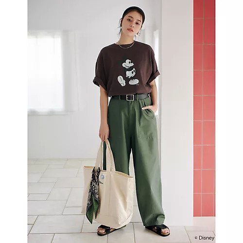 【アメリカーナ/Americana】の【LEEマルシェ20th別注】【洗える】Mickey Print TEE(バッヂ付) 人気、トレンドファッション・服の通販 founy(ファニー) 　ファッション　Fashion　レディースファッション　Fashion for Women　ショルダー　Shoulder, Shoulder Strap　スリット　Slit, Slit Detail　ドロップ　Drop Shoulder, Dropped Style　プリント　Print, Printed Pattern　別注　Limited Edition, Custom Order　洗える　Machine Washable　other-2|ID: prp329100004935653 ipo3291000000037038721