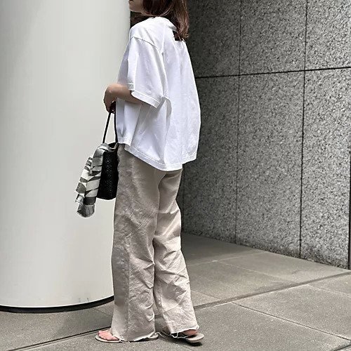 【コグ ザビッグスモーク/COGTHEBIGSMOKE】のタックデザインTシャツ 人気、トレンドファッション・服の通販 founy(ファニー) 　ファッション　Fashion　レディースファッション　Fashion for Women　トップス・カットソー　Cut & Sew Tops　シャツ・ブラウス・オフィスカジュアル　Elegant Blouses & Button-Ups　ロングTシャツ・Tシャツ　Longline T-Shirts & Tees　なめらか　Smooth, Silky Texture　コンパクト　Compact, Small Size　フォルム　Silhouette, Form　ボックス　Boxy, Box Shape　洗える　Machine Washable　other-3|ID: prp329100004935765 ipo3291000000037039616