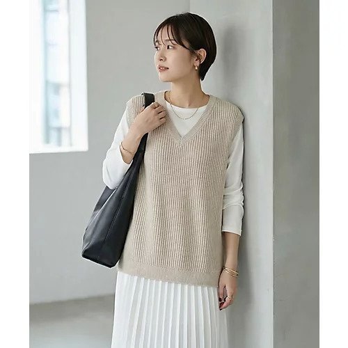 【スタイルデリ/STYLE DELI】のストライプ編みVネックベスト インテリア・キッズ・メンズ・レディースファッション・服の通販 founy(ファニー) 　ファッション　Fashion　レディースファッション　Fashion for Women　アウター　Coat / Outerwear Collection　トップス・カットソー　Cut & Sew Tops　ベスト&ジレ / 重ね着スタイル　Vests & Gilets　Vネックトップス　V-Neck Tops / V-Cut Neckline Shirts　イエロー　Yellow　インナー　Innerwear　カットソー　Cut and Sewn Top　軽量　Lightweight, Ultra Light　シンプル　Simple, Minimal　ストライプ　Stripe, Striped Pattern　ストレート　Straight, Straight Cut　スリット　Slit, Slit Detail　ノースリーブ　Sleeveless, No-Sleeve　長袖　Long Sleeve, Full Sleeve　バランス　Balance, Style Balance　パステル　Pastel, Soft Color　ベスト　Vest, Waistcoat　ボトム　Bottoms, Lower Wear　ポケット　Pocket, Pocket Detail　半袖　Short Sleeve, Half Sleeve　夏　Summer　ベージュ|ID: prp329100004941682 ipo3291000000037088605