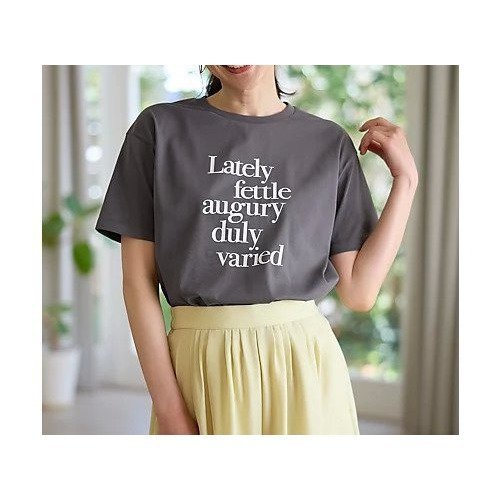 【エニー/ANY】の半袖ロゴTシャツ インテリア・キッズ・メンズ・レディースファッション・服の通販 founy(ファニー) 　ファッション　Fashion　レディースファッション　Fashion for Women　トップス・カットソー　Cut & Sew Tops　シャツ・ブラウス・オフィスカジュアル　Elegant Blouses & Button-Ups　ロングTシャツ・Tシャツ　Longline T-Shirts & Tees　インナー　Innerwear　ジャケット　Jacket, Outerwear　フレア　Flare, Flared　プリント　Print, Printed Pattern　プリーツ　Pleats, Pleated　ベーシック　Basic, Essential　半袖　Short Sleeve, Half Sleeve　ロング　Long, Long-Length　夏　Summer　チャコール[ロゴプリント]|ID: prp329100004960207 ipo3291000000037215596