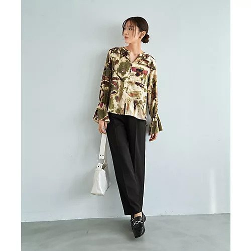 【スタイルデリ/STYLE DELI】のアート柄フリルポイントブラウス 人気、トレンドファッション・服の通販 founy(ファニー) 　ファッション　Fashion　レディースファッション　Fashion for Women　トップス・カットソー　Cut & Sew Tops　シャツ・ブラウス・オフィスカジュアル　Elegant Blouses & Button-Ups　インナー　Innerwear　サテン　Satin, Glossy Fabric　サロペット　Overalls, Salopette　ジャケット　Jacket, Outerwear　スリット　Slit, Slit Detail　スリーブ　Sleeve, Long Sleeve / Short Sleeve　セットアップ　Set-Up, Coordinated Outfit　デニム　Denim, Jeans Material　バランス　Balance, Style Balance　パール　Pearl, Pearl Accent　フォルム　Silhouette, Form　フリル　Frill, Ruffle　フレア　Flare, Flared　フロント　Front, Front Design　プリント　Print, Printed Pattern　ミックス　Mix, Mixed Style　ループ　Loop, Loop Knit　冬　Winter / This Winter　A/W・秋冬　Autumn/Winter　夏　Summer　other-2|ID: prp329100004960703 ipo3291000000037219833