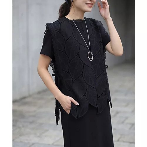 【スタイルデリ/STYLE DELI】のリーフ柄コットンレースベスト インテリア・キッズ・メンズ・レディースファッション・服の通販 founy(ファウニー) https://founy.com/ ファッション Fashion レディースファッション Fashion for Women アウター Coat / Outerwear Collection トップス・カットソー Cut & Sew Tops ベスト&ジレ / 重ね着スタイル Vests & Gilets 春 Spring シェイプ Shape, Slim Fit シンプル Simple, Minimal ストレート Straight, Straight Cut スリット Slit, Slit Detail 定番 Standard, Basic Item 人気 Popular, Best Seller バランス Balance, Style Balance ベスト Vest, Waistcoat モチーフ Motif, Design Theme リーフ Leaf, Botanical Leaf レース Lace, Lace Fabric S/S・春夏 SS, Spring/Summer, Warm Season おすすめ Recommended / Our Picks 夏 Summer |ID: prp329100004963782 ipo3291000000037365382