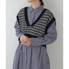 【ヒューマンウーマン/HUMAN WOMAN】のジャカードVネックベスト 大人の最旬トレンドファッション＆コーディネート founy(ファウニー) ファッション Fashion レディースファッション Fashion for Women アウター Coat / Outerwear Collection トップス・カットソー Cut & Sew Tops ベスト&ジレ / 重ね着スタイル Vests & Gilets Vネックトップス V-Neck Tops / V-Cut Neckline Shirts おすすめ Recommended / Our Picks ジャカード／ジャガード Jacquard, Woven Pattern スタンダード Standard, Basic ツイード Twill, Twill Weave トレンド Trend, Trending Now バランス Balance, Style Balance ベスト Vest, Waistcoat thumbnail ネイビー×オフ|ID: prp329100004964280 ipo3291000000037250402