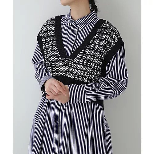 【ヒューマンウーマン/HUMAN WOMAN】のジャカードVネックベスト インテリア・キッズ・メンズ・レディースファッション・服の通販 founy(ファウニー) 　ファッション　Fashion　レディースファッション　Fashion for Women　アウター　Coat / Outerwear Collection　トップス・カットソー　Cut & Sew Tops　ベスト&ジレ / 重ね着スタイル　Vests & Gilets　Vネックトップス　V-Neck Tops / V-Cut Neckline Shirts　おすすめ　Recommended / Our Picks　ジャカード／ジャガード　Jacquard, Woven Pattern　スタンダード　Standard, Basic　ツイード　Twill, Twill Weave　トレンド　Trend, Trending Now　バランス　Balance, Style Balance　ベスト　Vest, Waistcoat　ネイビー×オフ|ID: prp329100004964280 ipo3291000000037250402