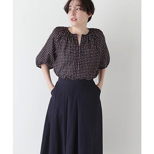 【ヒューマンウーマン/HUMAN WOMAN】のプリントギャザーブラウス インテリア・キッズ・メンズ・レディースファッション・服の通販 founy(ファウニー) https://founy.com/ ファッション Fashion レディースファッション Fashion for Women トップス・カットソー Cut & Sew Tops シャツ・ブラウス・オフィスカジュアル Elegant Blouses & Button-Ups おすすめ Recommended / Our Picks ギャザー Gathered, Ruffled スタンダード Standard, Basic プリント Print, Printed Pattern |ID: prp329100004964452 ipo3291000000037251250
