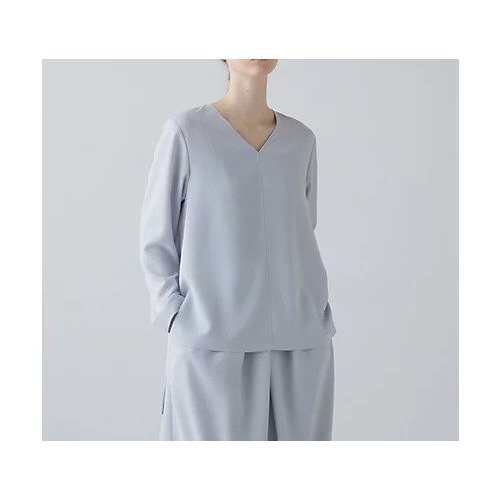 【アドーア/ADORE】のバックサテンジョーゼットVネック インテリア・キッズ・メンズ・レディースファッション・服の通販 founy(ファウニー) https://founy.com/ ファッション Fashion レディースファッション Fashion for Women トップス・カットソー Cut & Sew Tops Vネックトップス V-Neck Tops / V-Cut Neckline Shirts バッグ Bags おすすめ Recommended / Our Picks サテン Satin, Glossy Fabric ジョーゼット Georgette, Semi-Sheer Fabric スタンダード Standard, Basic ストレッチ Stretch, Stretchy Fabric フィット Fit, Slim Fit 冬 Winter / This Winter A/W・秋冬 Autumn/Winter |ID: prp329100004964695 ipo3291000000037252443