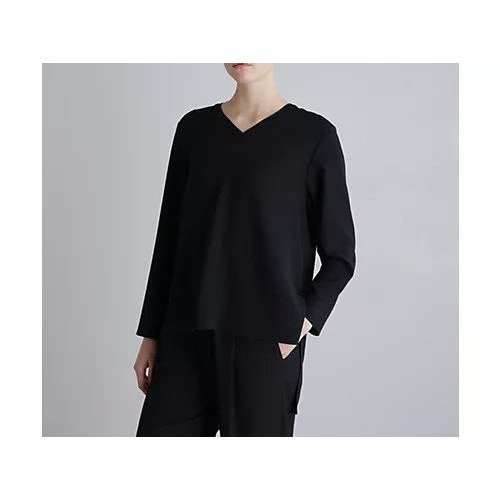 【アドーア/ADORE】のバックサテンジョーゼットVネック インテリア・キッズ・メンズ・レディースファッション・服の通販 founy(ファウニー) 　ファッション　Fashion　レディースファッション　Fashion for Women　トップス・カットソー　Cut & Sew Tops　Vネックトップス　V-Neck Tops / V-Cut Neckline Shirts　バッグ　Bags　おすすめ　Recommended / Our Picks　サテン　Satin, Glossy Fabric　ジョーゼット　Georgette, Semi-Sheer Fabric　スタンダード　Standard, Basic　ストレッチ　Stretch, Stretchy Fabric　フィット　Fit, Slim Fit　冬　Winter / This Winter　A/W・秋冬　Autumn/Winter　ブラック|ID: prp329100004964695 ipo3291000000037252445