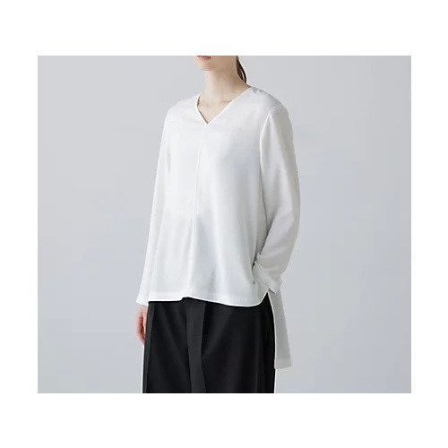 【アドーア/ADORE】のバックサテンジョーゼットVネック インテリア・キッズ・メンズ・レディースファッション・服の通販 founy(ファウニー) 　ファッション　Fashion　レディースファッション　Fashion for Women　トップス・カットソー　Cut & Sew Tops　Vネックトップス　V-Neck Tops / V-Cut Neckline Shirts　バッグ　Bags　おすすめ　Recommended / Our Picks　サテン　Satin, Glossy Fabric　ジョーゼット　Georgette, Semi-Sheer Fabric　スタンダード　Standard, Basic　ストレッチ　Stretch, Stretchy Fabric　フィット　Fit, Slim Fit　冬　Winter / This Winter　A/W・秋冬　Autumn/Winter　ホワイト|ID: prp329100004964695 ipo3291000000037252446