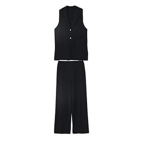 【スタイルデリ/STYLE DELI】 【BLK001】ドライタッチニットベストセットアップ大人の最旬トレンドファッション＆コーディネート founy(ファウニー) ファッション Fashion レディースファッション Fashion for Women アウター Coat / Outerwear Collection トップス・カットソー Cut & Sew Tops ニット Knit Tops & Sweaters ベスト&ジレ / 重ね着スタイル Vests & Gilets インナー Innerwear シンプル Simple, Minimal スリット Slit, Slit Detail セットアップ Set-Up, Coordinated Outfit センター Center, Center Line 定番 Standard, Basic Item なめらか Smooth, Silky Texture ベスト Vest, Waistcoat リラックス Relax, Relaxed Fit おすすめ Recommended / Our Picks 夏 Summer エレガント 上品 Elegant |ID:prp329100004964757