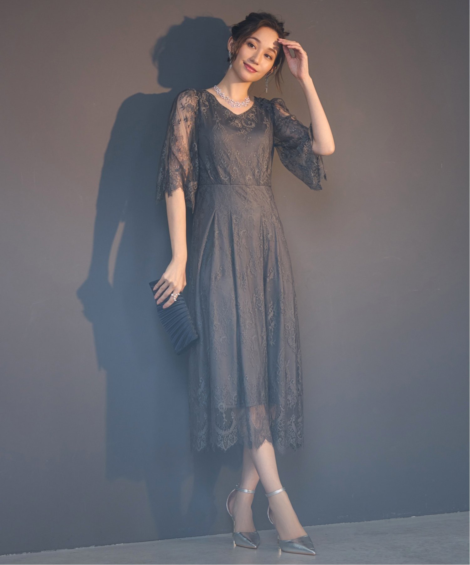 【ドレス/DRESS+】のワンピース ドレス 総レース Aライン ミモレ丈 結婚式 披露宴 パーティードレス インテリア・キッズ・メンズ・レディースファッション・服の通販 founy(ファニー) 　ファッション　Fashion　レディースファッション　WOMEN　ワンピース　Dress　ドレス　Party Dresses　エレガント 上品　Elegant　シアー　Sheer　スカラップ　Scalloped　デコルテ　Decolletage　ドレス　Dress　バランス　Balance　ミモレ　Mimore　レース　Race　披露宴　Wedding Reception　結婚式　Wedding Ceremony　チャコール|ID: prp329100003829816 ipo3291000000028563005