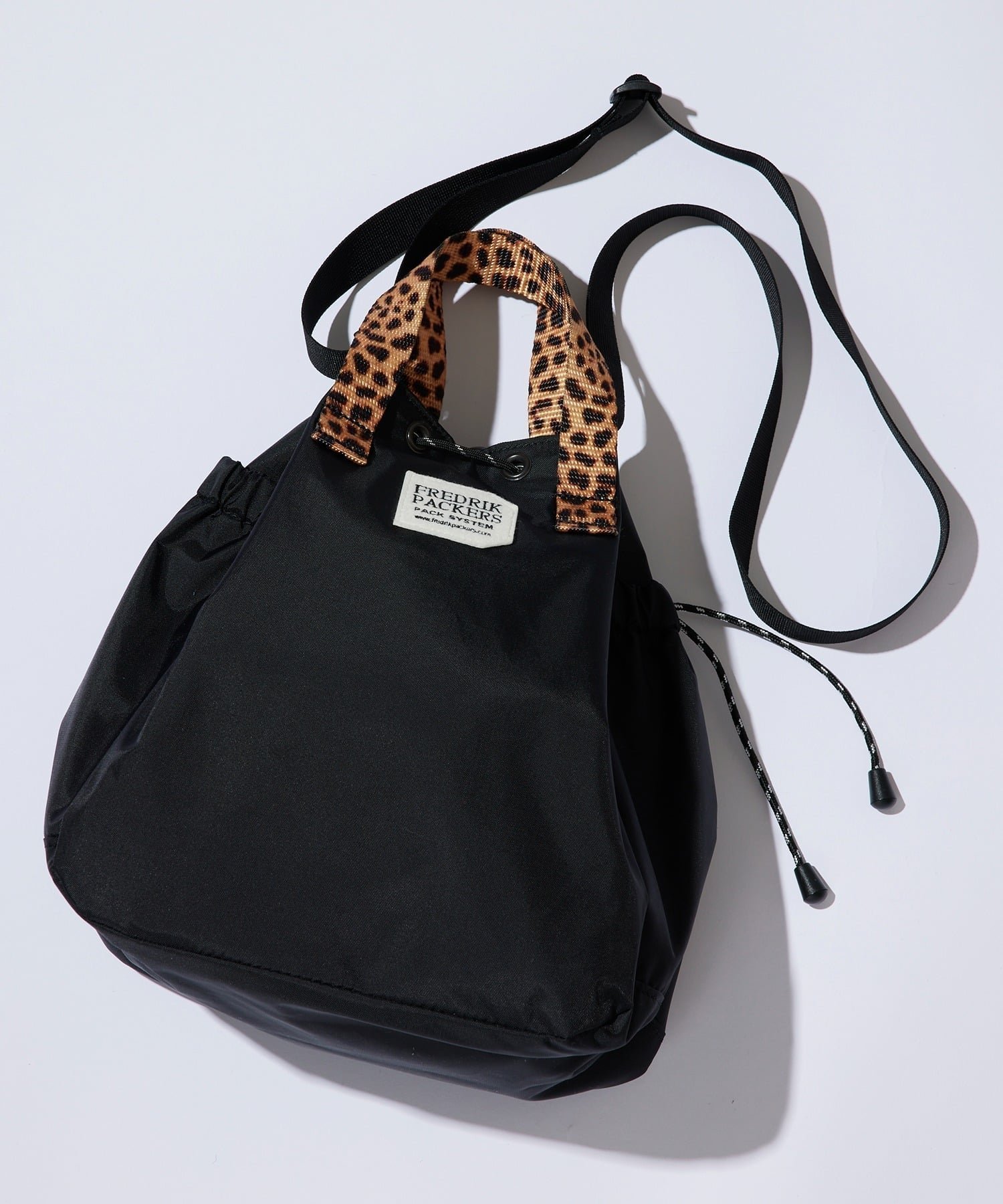 【セットアップセブン/SETUP7】のFREDRIK PACKERS/【別注色あり!】BLOOM SHOULDER NYLON 2WAYトートorショルダーバッグ インテリア・キッズ・メンズ・レディースファッション・服の通販 founy(ファニー) 　ファッション　Fashion　レディースファッション　Fashion for Women　バッグ　Bags　アウトドア　Outdoor Clothing　巾着　Drawstring Bag, Kinchaku　軽量　Lightweight, Ultra Light　ショルダー　Shoulder, Shoulder Strap　フォルム　Silhouette, Form　ポケット　Pocket, Pocket Detail　別注　Limited Edition, Custom Order　レオパード　Leopard, Animal Print　再入荷　Restock / Back in Stock　BLK2|ID: prp329100003840896 ipo3291000000034446297