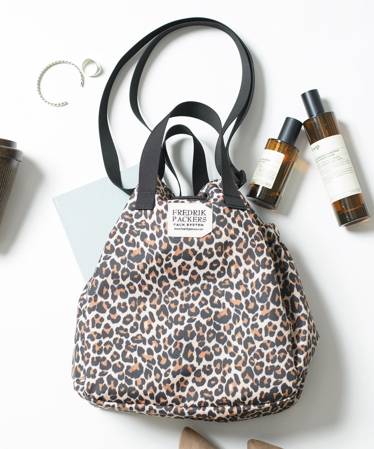 【セットアップセブン/SETUP7】のFREDRIK PACKERS/【別注色あり!】BLOOM SHOULDER NYLON 2WAYトートorショルダーバッグ インテリア・キッズ・メンズ・レディースファッション・服の通販 founy(ファニー) 　ファッション　Fashion　レディースファッション　Fashion for Women　バッグ　Bags　アウトドア　Outdoor Clothing　巾着　Drawstring Bag, Kinchaku　軽量　Lightweight, Ultra Light　ショルダー　Shoulder, Shoulder Strap　フォルム　Silhouette, Form　ポケット　Pocket, Pocket Detail　別注　Limited Edition, Custom Order　レオパード　Leopard, Animal Print　再入荷　Restock / Back in Stock　MULTI|ID: prp329100003840896 ipo3291000000034931928