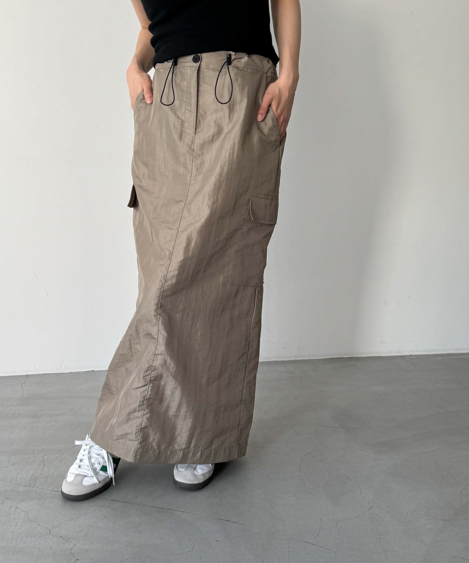 【キャナルジーン/CANAL JEAN】のEl mar(エルマール)NEWナイロンカーゴロングスカート 人気、トレンドファッション・服の通販 founy(ファニー) 　ファッション　Fashion　レディースファッション　WOMEN　スカート　Skirt　ロングスカート　Long Skirt　スピンドル　Spindle　スリット　Slit　ポケット　Pocket　ロング　Long　エレガント 上品　Elegant　 other-1|ID: prp329100003922170 ipo3291000000025939986