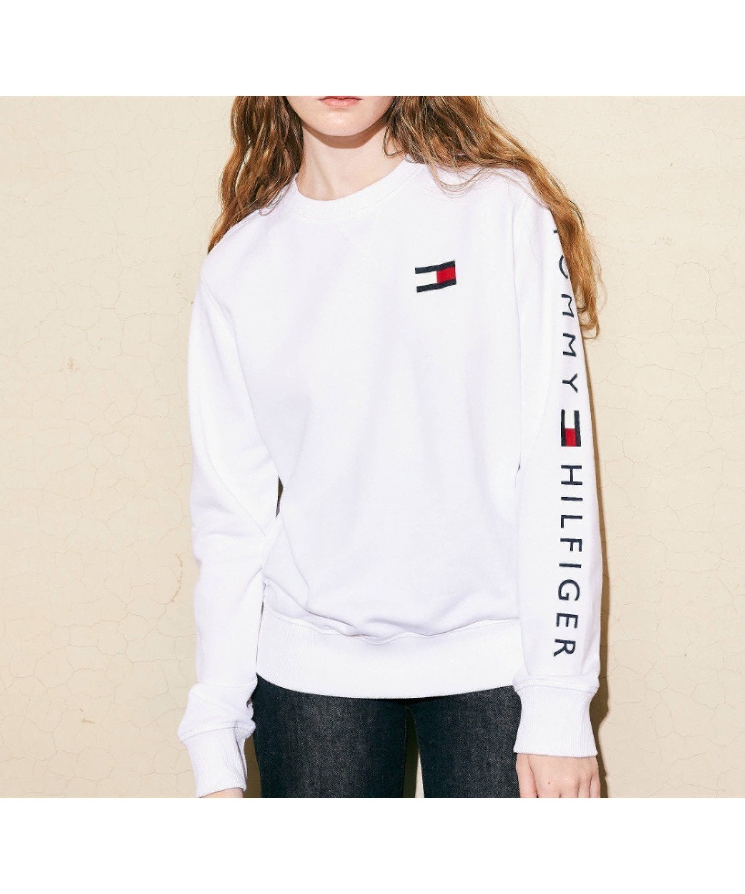 【トミーヒルフィガー/TOMMY HILFIGER】のTOMMY HILFIGER(トミーヒルフィガー) 【オンライン限定】フレンチテリー ロゴロングスリーブスウェット インテリア・キッズ・メンズ・レディースファッション・服の通販 founy(ファニー) 　ファッション　Fashion　レディースファッション　WOMEN　トップス・カットソー　Tops/Tshirt　パーカ　Sweats　スウェット　Sweat　アメリカン　American　インナー　Inner　クラシック　Classic　シンプル　Simple　ジーンズ　Jeans　スウェット　Sweat　スニーカー　Sneakers　デニム　Denim　トレーナー　Trainer　定番　Standard　人気　Popularity　長袖　Long Sleeve　フレンチ　French　モダン　Modern　ロング　Long　おすすめ　Recommend　ゴルフ　Golf　ホワイト540|ID: prp329100003930670 ipo3291000000029414928