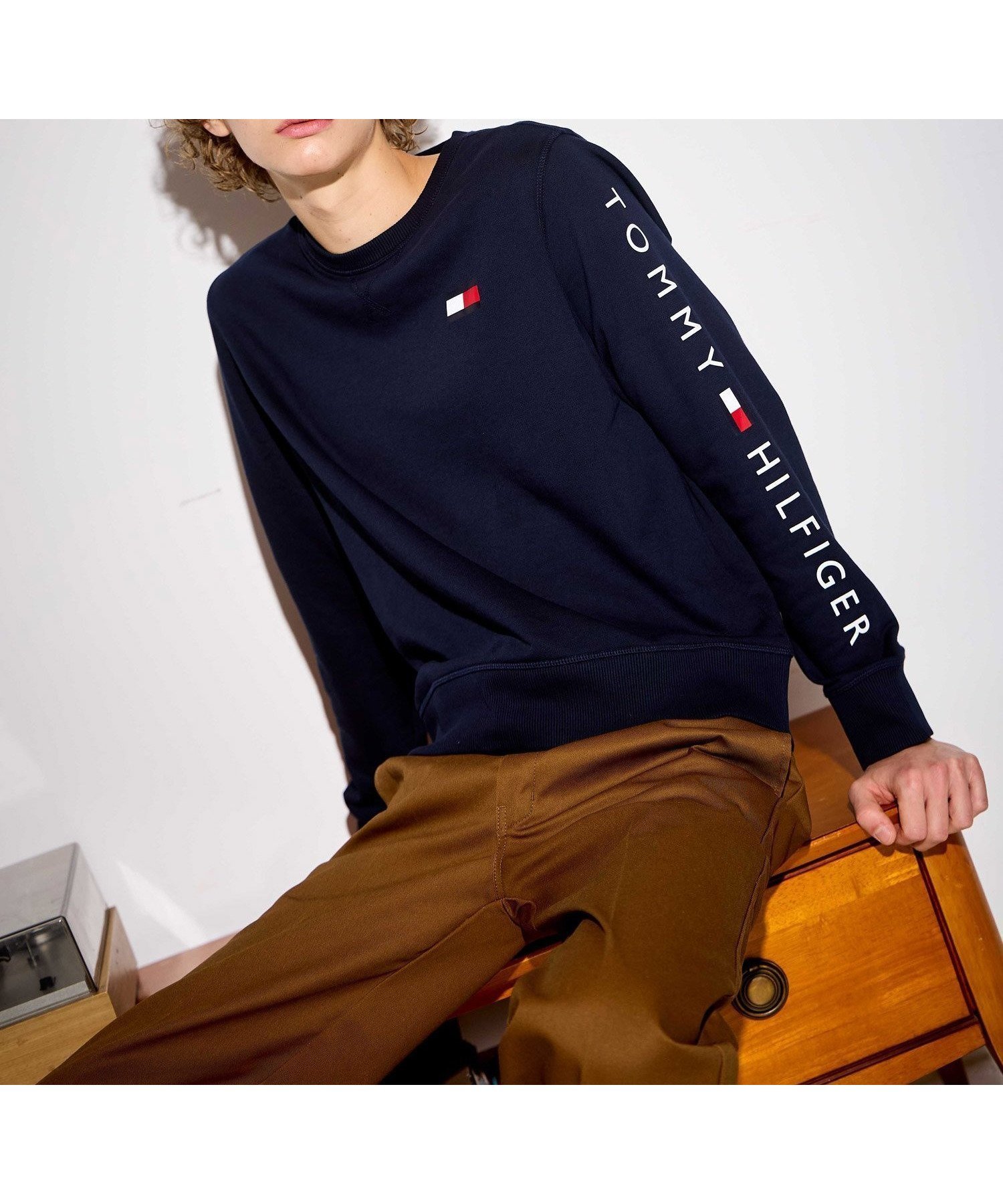 【トミーヒルフィガー/TOMMY HILFIGER】のTOMMY HILFIGER(トミーヒルフィガー) 【オンライン限定】フレンチテリー ロゴロングスリーブスウェット インテリア・キッズ・メンズ・レディースファッション・服の通販 founy(ファニー) 　ファッション　Fashion　レディースファッション　WOMEN　トップス・カットソー　Tops/Tshirt　パーカ　Sweats　スウェット　Sweat　アメリカン　American　インナー　Inner　クラシック　Classic　シンプル　Simple　ジーンズ　Jeans　スウェット　Sweat　スニーカー　Sneakers　デニム　Denim　トレーナー　Trainer　定番　Standard　人気　Popularity　長袖　Long Sleeve　フレンチ　French　モダン　Modern　ロング　Long　おすすめ　Recommend　ゴルフ　Golf　ネイビーFAP|ID: prp329100003930670 ipo3291000000029414930