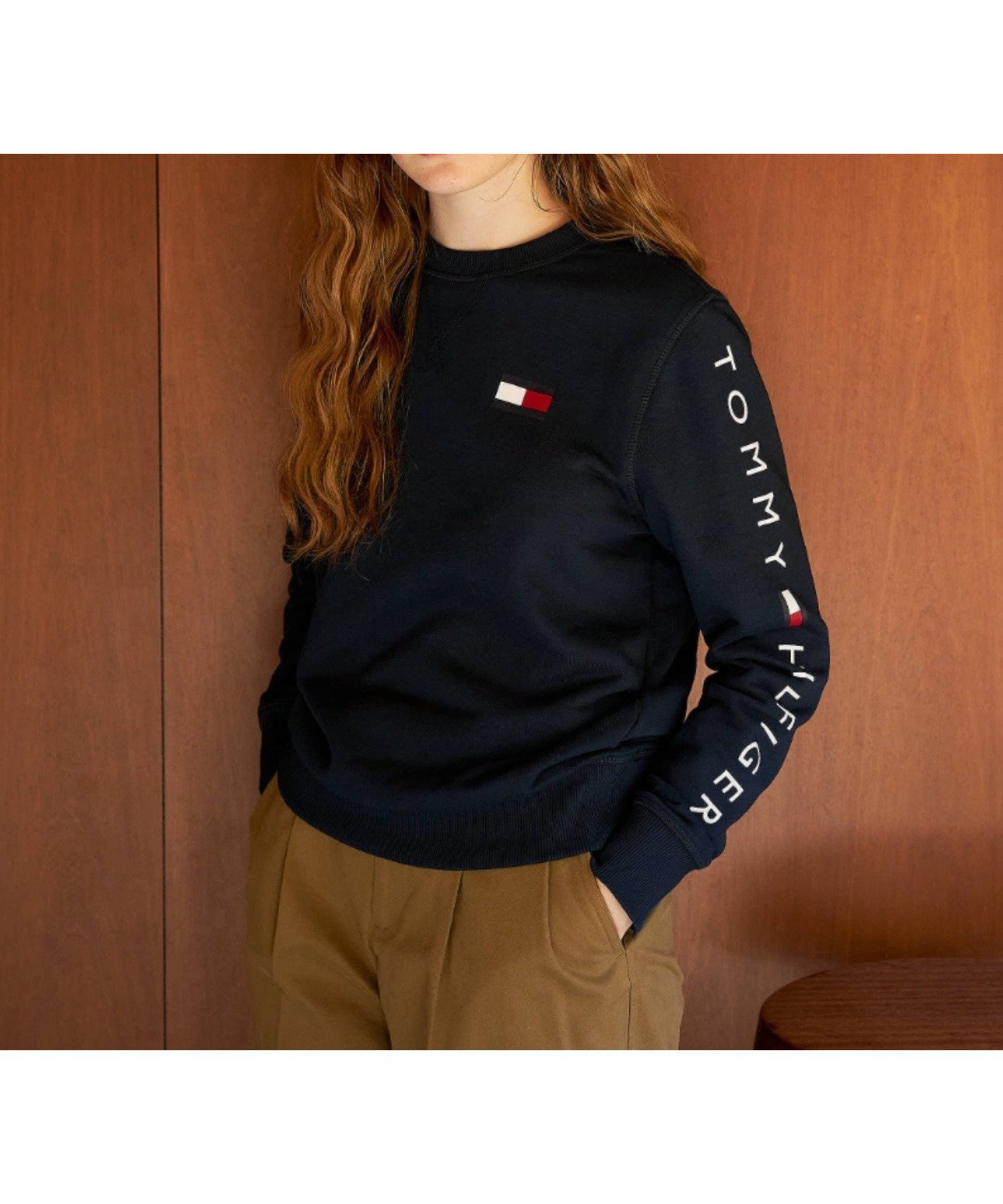 【トミーヒルフィガー/TOMMY HILFIGER】のTOMMY HILFIGER(トミーヒルフィガー) 【オンライン限定】フレンチテリー ロゴロングスリーブスウェット インテリア・キッズ・メンズ・レディースファッション・服の通販 founy(ファニー) 　ファッション　Fashion　レディースファッション　WOMEN　トップス・カットソー　Tops/Tshirt　パーカ　Sweats　スウェット　Sweat　アメリカン　American　インナー　Inner　クラシック　Classic　シンプル　Simple　ジーンズ　Jeans　スウェット　Sweat　スニーカー　Sneakers　デニム　Denim　トレーナー　Trainer　定番　Standard　人気　Popularity　長袖　Long Sleeve　フレンチ　French　モダン　Modern　ロング　Long　おすすめ　Recommend　ゴルフ　Golf　ネイビー410|ID: prp329100003930670 ipo3291000000029414931