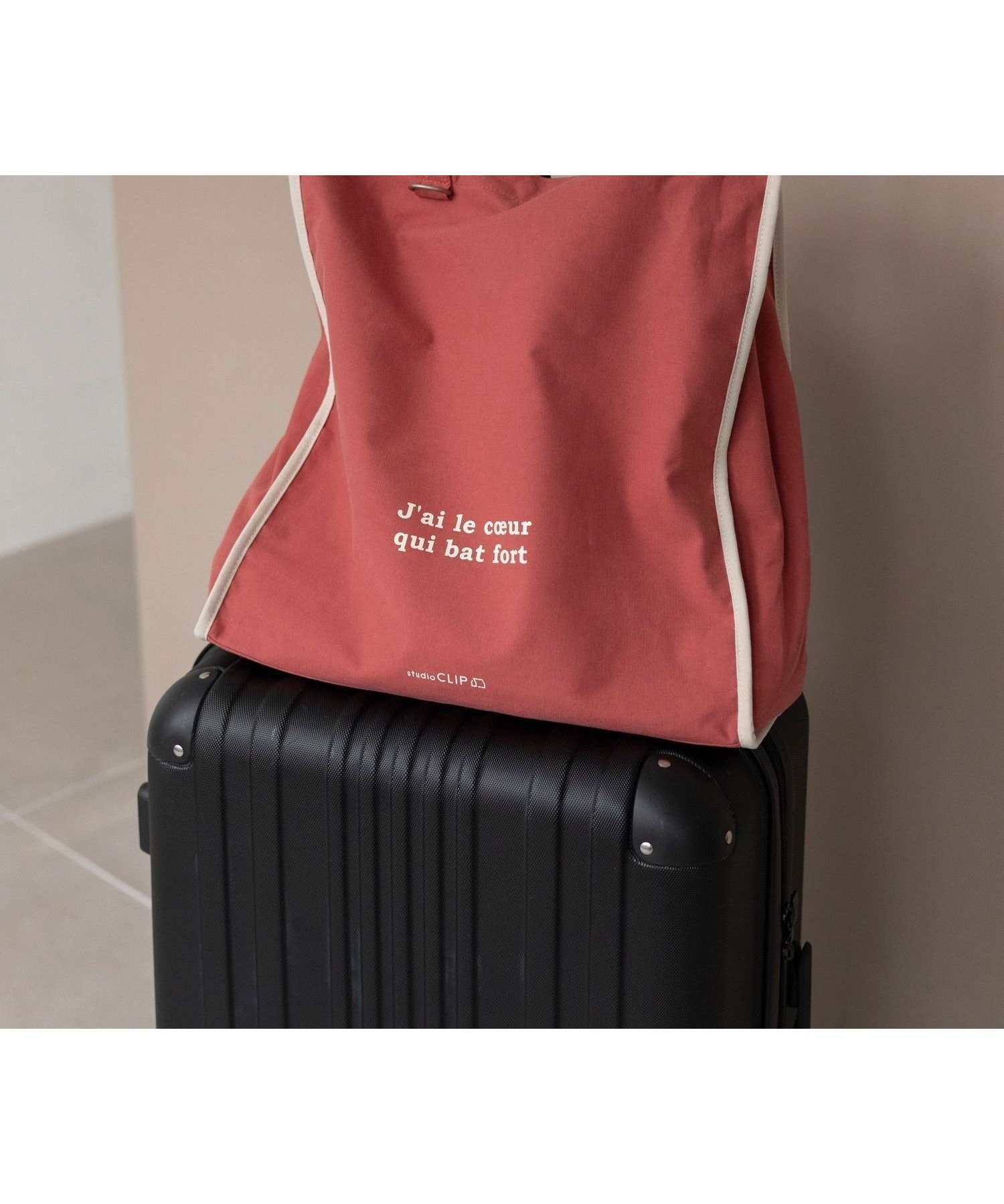 【スタディオ クリップ/studio CLIP】の【WEB限定】推しカラービッグトートバッグ インテリア・キッズ・メンズ・レディースファッション・服の通販 founy(ファニー) 　ファッション　Fashion　レディースファッション　WOMEN　バッグ　Bag　スーツケース キャリーケース　Suitcase　キーホルダー　Key Ring　ポケット　Pocket　旅行　Travel　ビジネス 仕事 通勤　Business　レッド30|ID: prp329100003956354 ipo3291000000026865942
