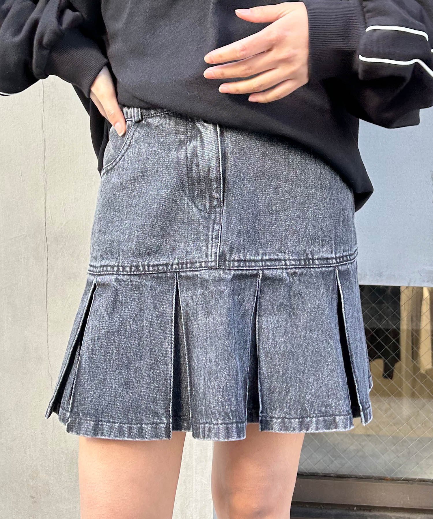 【イング/INGNI】の裾切替プリーツデニムミニスカート インテリア・キッズ・メンズ・レディースファッション・服の通販 founy(ファニー) 　ファッション　Fashion　レディースファッション　WOMEN　スカート　Skirt　ミニスカート　Mini Skirts　2024年　2024　2024春夏・S/S　Ss,Spring/Summer,2024　S/S・春夏　Ss・Spring/Summer　コンパクト　Compact　デニム　Denim　トレンド　Trend　フィット　Fit　プリーツ　Pleats　ボトム　Bottom　ポケット　Pocket　ミニスカート　Mini Skirt　切替　Switching　夏　Summer　春　Spring　グレー|ID: prp329100003959027 ipo3291000000026098439