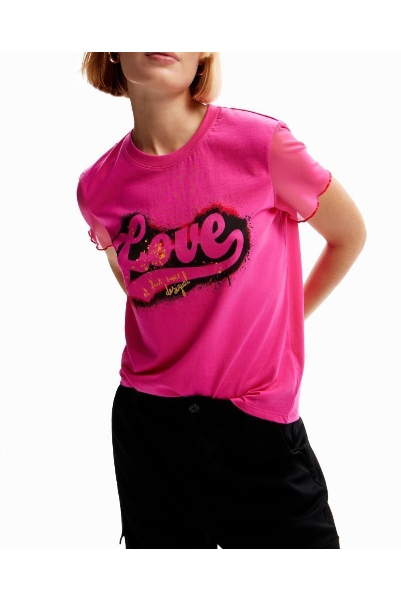 【デシグアル/Desigual】のLove グラフィティTシャツ インテリア・キッズ・メンズ・レディースファッション・服の通販 founy(ファニー) 　ファッション　Fashion　レディースファッション　WOMEN　トップス・カットソー　Tops/Tshirt　シャツ/ブラウス　Shirts/Blouses　ロング / Tシャツ　T-Shirts　カラフル　Colorful　シューズ　Shoes　チュール　Tulle　デニム　Denim　パターン　Pattern　パッチワーク　Patchwork　フロント　Front　プリント　Print　メンズ　Mens　半袖　Short Sleeve　ピンク/レッド/3002|ID: prp329100003961588 ipo3291000000026113911