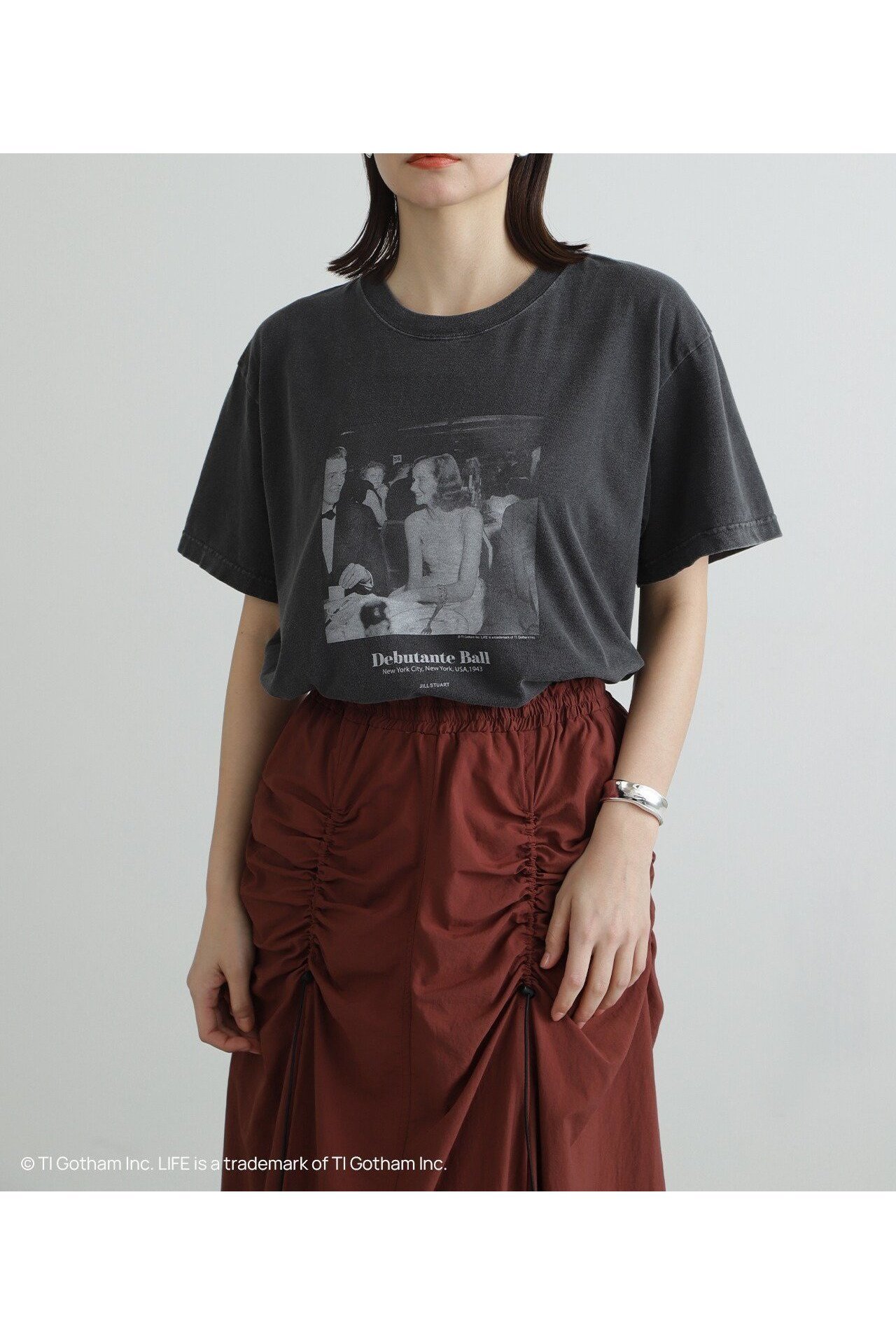 【ジルスチュアート/JILL STUART】のLIFE MAGAZINE TシャツB インテリア・キッズ・メンズ・レディースファッション・服の通販 founy(ファニー) 　ファッション　Fashion　レディースファッション　WOMEN　トップス・カットソー　Tops/Tshirt　シャツ/ブラウス　Shirts/Blouses　ロング / Tシャツ　T-Shirts　グラフィック　Graphic　コラボ　Collaboration　グレー|ID: prp329100003983323 ipo3291000000026333600