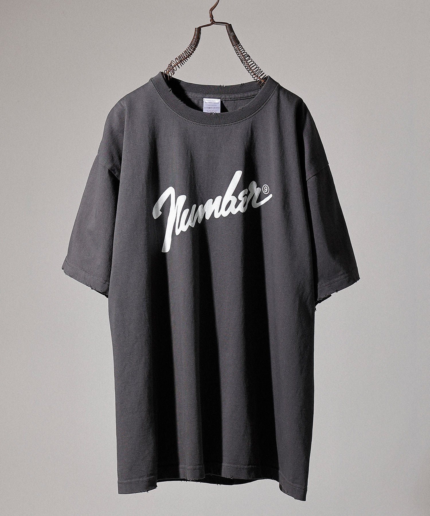 【ナンバー/Number】のHARD WASH DAMAGE T-SHIRT インテリア・キッズ・メンズ・レディースファッション・服の通販 founy(ファニー) 　ファッション　Fashion　レディースファッション　WOMEN　トップス・カットソー　Tops/Tshirt　シャツ/ブラウス　Shirts/Blouses　ロング / Tシャツ　T-Shirts　ウォッシュ　Wash　ヴィンテージ　Vintage　ジップアップ　Zip Up　ジャケット　Jacket　スラックス　Slacks　セットアップ　Set Up　ダメージ　Damage　デニム　Denim　定番　Standard　パーカー　Hoodie　ビンテージ　Vintage　プリント　Print　ユーズド　Used　ラバー　Rubber　ワイド　Wide　おすすめ　Recommend　CHARCOAL|ID: prp329100003999183 ipo3291000000026437566