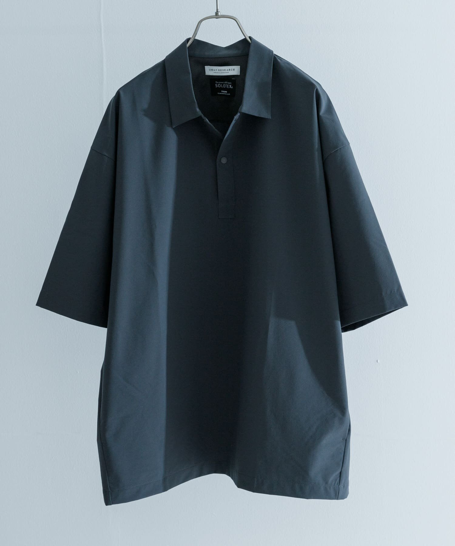 【アーバンリサーチ/URBAN RESEARCH / MEN】の『XLサイズあり』『撥水』SOLOTEX STRETCH POLO SHIRTS インテリア・キッズ・メンズ・レディースファッション・服の通販 founy(ファニー) 　ファッション　Fashion　メンズファッション　MEN　CHARCOAL|ID: prp329100004057191 ipo3291000000028528888