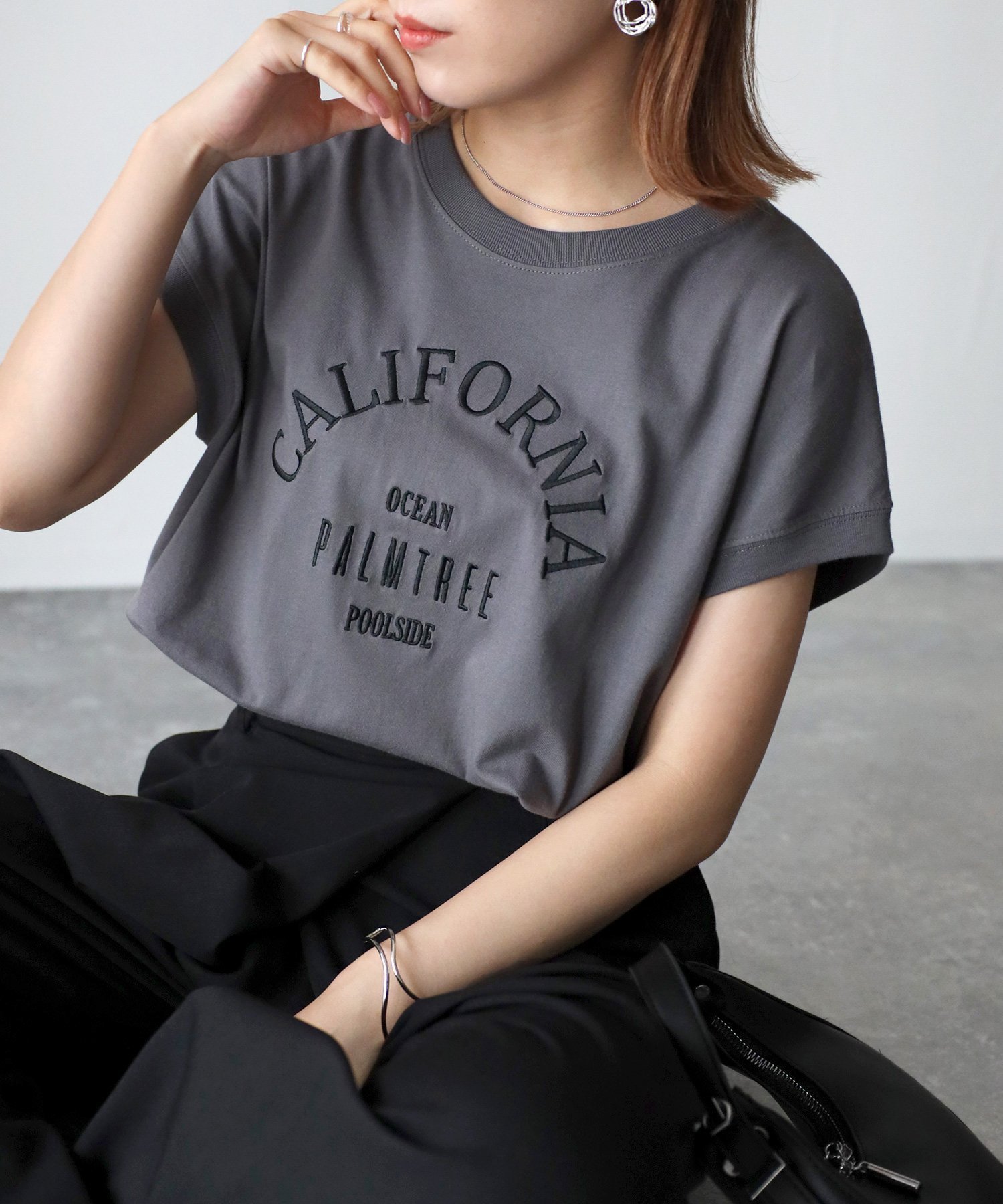 【リベリー/Riberry】のロゴ刺繍フレンチTシャツ/綿100%Tシャツ 人気、トレンドファッション・服の通販 founy(ファニー) 　ファッション　Fashion　レディースファッション　WOMEN　トップス・カットソー　Tops/Tshirt　シャツ/ブラウス　Shirts/Blouses　ロング / Tシャツ　T-Shirts　S/S・春夏　Ss・Spring/Summer　おすすめ　Recommend　インナー　Inner　シンプル　Simple　スリーブ　Sleeve　フレンチ　French　フロント　Front　レギュラー　Regular　エレガント 上品　Elegant　夏　Summer　春　Spring　 other-1|ID: prp329100004059911 ipo3291000000028888174