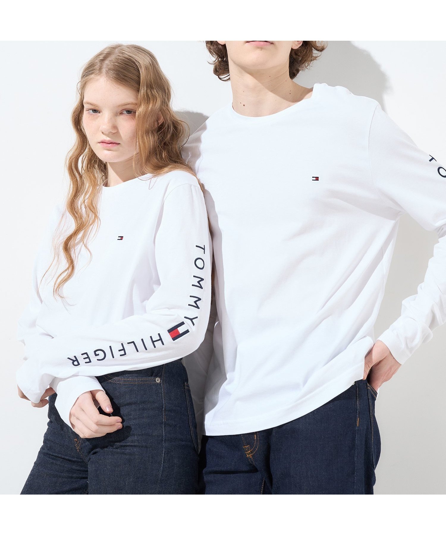 【トミーヒルフィガー/TOMMY HILFIGER】のTOMMY HILFIGER(トミーヒルフィガー) ショルダーロゴロングスリーブTシャツ 人気、トレンドファッション・服の通販 founy(ファニー) 　ファッション　Fashion　レディースファッション　WOMEN　トップス・カットソー　Tops/Tshirt　シャツ/ブラウス　Shirts/Blouses　ロング / Tシャツ　T-Shirts　アメリカン　American　インナー　Inner　カットソー　Cut And Sew　クラシック　Classic　シンプル　Simple　デニム　Denim　人気　Popularity　長袖　Long Sleeve　ベーシック　Basic　モダン　Modern　リラックス　Relax　ワンポイント　One Point　おすすめ　Recommend　ゴルフ　Golf　 other-1|ID: prp329100004079009 ipo3291000000028839632