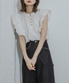 【センスオブプレイス/SENSE OF PLACE by URBAN RESEARCH】のフロントボタンフリルブラウス 人気、トレンドファッション・服の通販 founy(ファニー) ファッション Fashion レディースファッション WOMEN トップス・カットソー Tops/Tshirt シャツ/ブラウス Shirts/Blouses 2024年 2024 2024春夏・S/S Ss,Spring/Summer,2024 S/S・春夏 Ss・Spring/Summer スリーブ Sleeve デニム Denim フリル Frills メタル Metal 夏 Summer thumbnail OFF WHITE|ID: prp329100004079231 ipo3291000000027906280