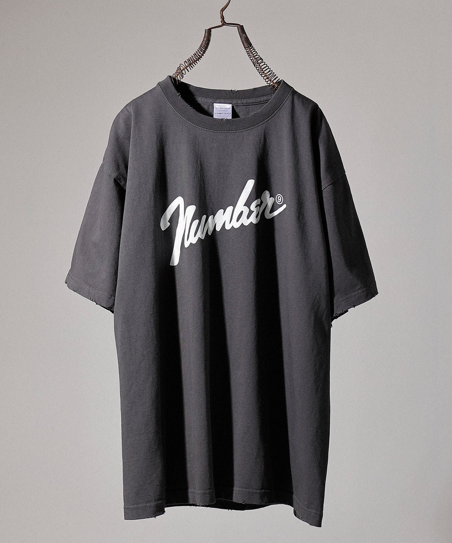 【ナンバー/Number】のHARD WASH DAMAGE T-SHIRT インテリア・キッズ・メンズ・レディースファッション・服の通販 founy(ファニー) 　ファッション　Fashion　レディースファッション　WOMEN　トップス・カットソー　Tops/Tshirt　シャツ/ブラウス　Shirts/Blouses　ロング / Tシャツ　T-Shirts　ウォッシュ　Wash　ヴィンテージ　Vintage　ジップアップ　Zip Up　ジャケット　Jacket　スラックス　Slacks　セットアップ　Set Up　ダメージ　Damage　デニム　Denim　定番　Standard　パーカー　Hoodie　ビンテージ　Vintage　プリント　Print　ユーズド　Used　ラバー　Rubber　ワイド　Wide　おすすめ　Recommend　CHARCOAL|ID: prp329100004082534 ipo3291000000028694894