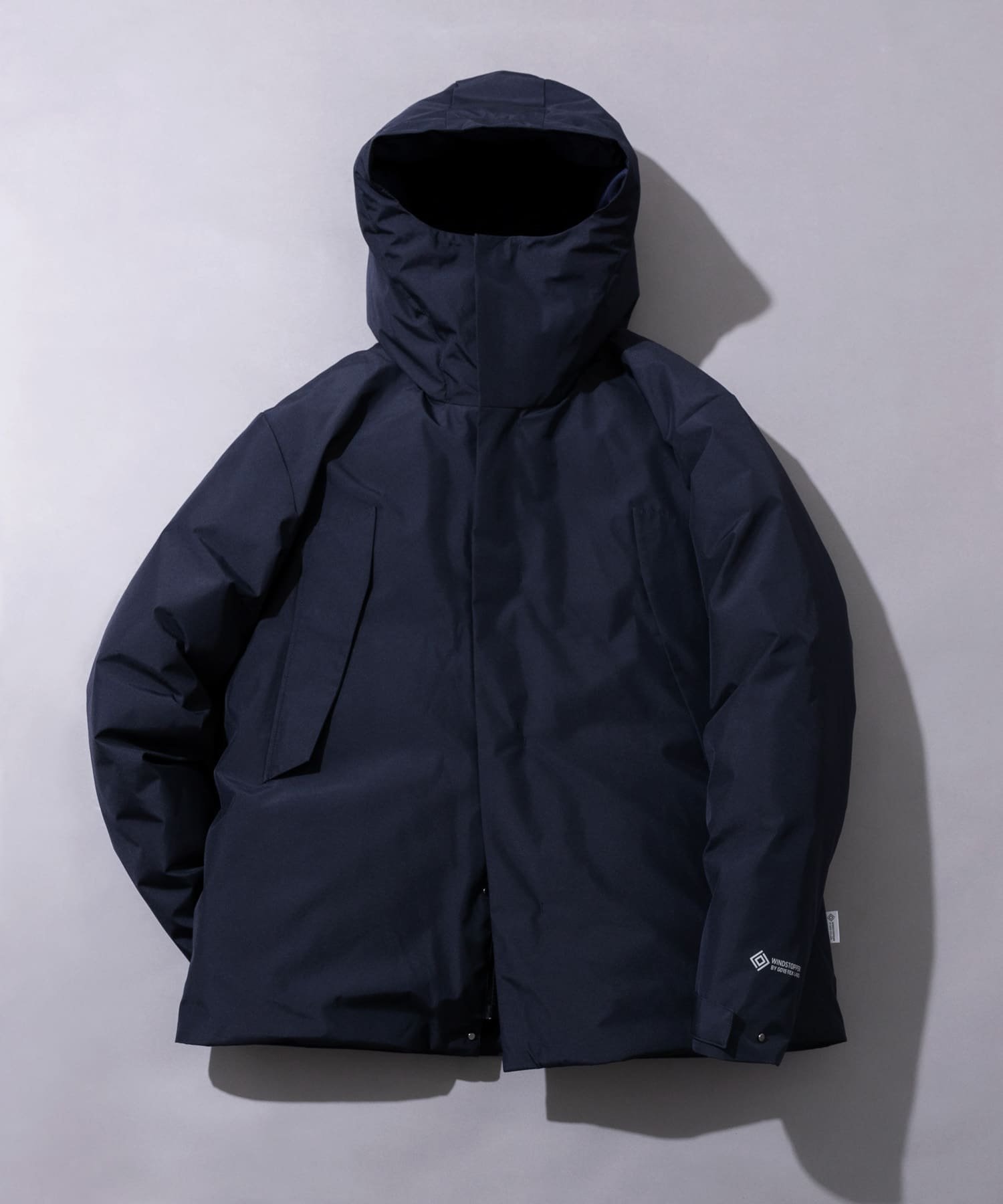 【アーバンリサーチ ロッソ/URBAN RESEARCH ROSSO / MEN】の『別注』+phenix WINDSTOPPER by GORE-TEX LABS ダウンジャケット インテリア・キッズ・メンズ・レディースファッション・服の通販 founy(ファニー) 　ファッション　Fashion　メンズファッション　MEN　キルティング　Quilting　軽量　Lightweight　ショート　Short　シンプル　Simple　ジャケット　Jacket　スタイリッシュ　Stylish　ダウン　Down　ドット　Dot　ドローストリング　Drawstring　ファブリック　Fabric　フラップ　Flap　フロント　Front　ポケット　Pocket　別注　Special Order　冬　Winter　今冬　This Winter　おすすめ　Recommend　ビジネス 仕事 通勤　Business　NAVY|ID: prp329100004083751 ipo3291000000028695682