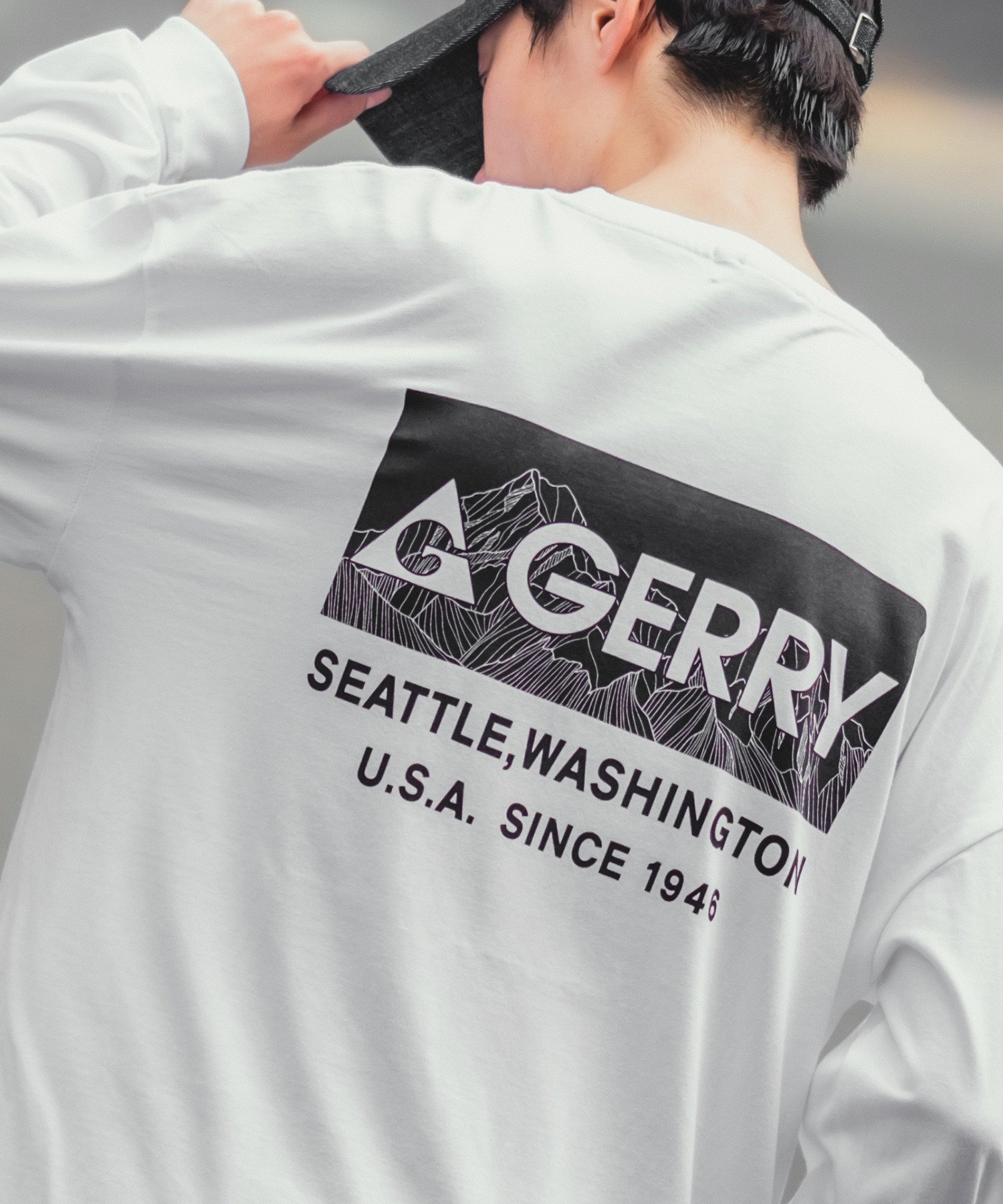 【その他のブランド/Other】のGERRY ジェリー 別注 マウンテン ボックスロゴ バックプリント 長袖Tシャツ インテリア・キッズ・メンズ・レディースファッション・服の通販 founy(ファニー) 　ファッション　Fashion　レディースファッション　WOMEN　トップス・カットソー　Tops/Tshirt　シャツ/ブラウス　Shirts/Blouses　ロング / Tシャツ　T-Shirts　バッグ　Bag　おすすめ　Recommend　アウトドア　Outdoor　アメリカン　American　イラスト　Illustration　カーゴパンツ　Cargo Pants　ショーツ　Shorts　シンプル　Simple　デニム　Denim　トレンド　Trend　プリント　Print　ボックス　Box　ワイド　Wide　別注　Special Order　長袖　Long Sleeve　ホワイト|ID: prp329100004087495 ipo3291000000028899627