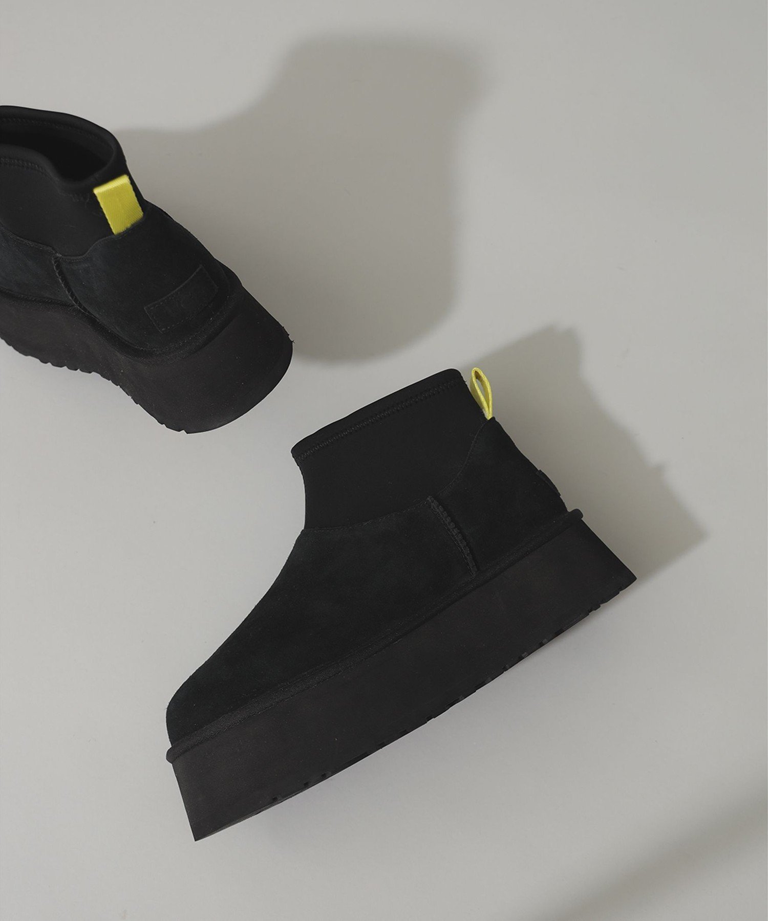 【ビームス ウイメン/BEAMS】の【WEB限定】UGG / W CLASSIC MINI DIPPER 24AW アグ 厚底 ブーツ インテリア・キッズ・メンズ・レディースファッション・服の通販 founy(ファニー) 　ファッション　Fashion　レディースファッション　WOMEN　2024年　2024　2024-2025秋冬・A/W　Aw/Autumn/Winter/Fw/Fall/2024-2025　おすすめ　Recommend　ショート　Short　ジャケット　Jacket　スエード　Suede　スラックス　Slacks　トレンド　Trend　人気　Popularity　厚底　Platforms　BLACK|ID: prp329100004090744 ipo3291000000028738302