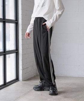 【ローリーズファーム/LOWRYS FARM】 ラインパンツ人気、トレンドファッション・服の通販 founy(ファニー) ファッション Fashion レディースファッション WOMEN パンツ Pants おすすめ Recommend カーディガン Cardigan クラシック Classic ジャケット Jacket ジャージ Jersey スリット Slit チュール Tulle トレンド Trend リラックス Relax |ID:prp329100004090896