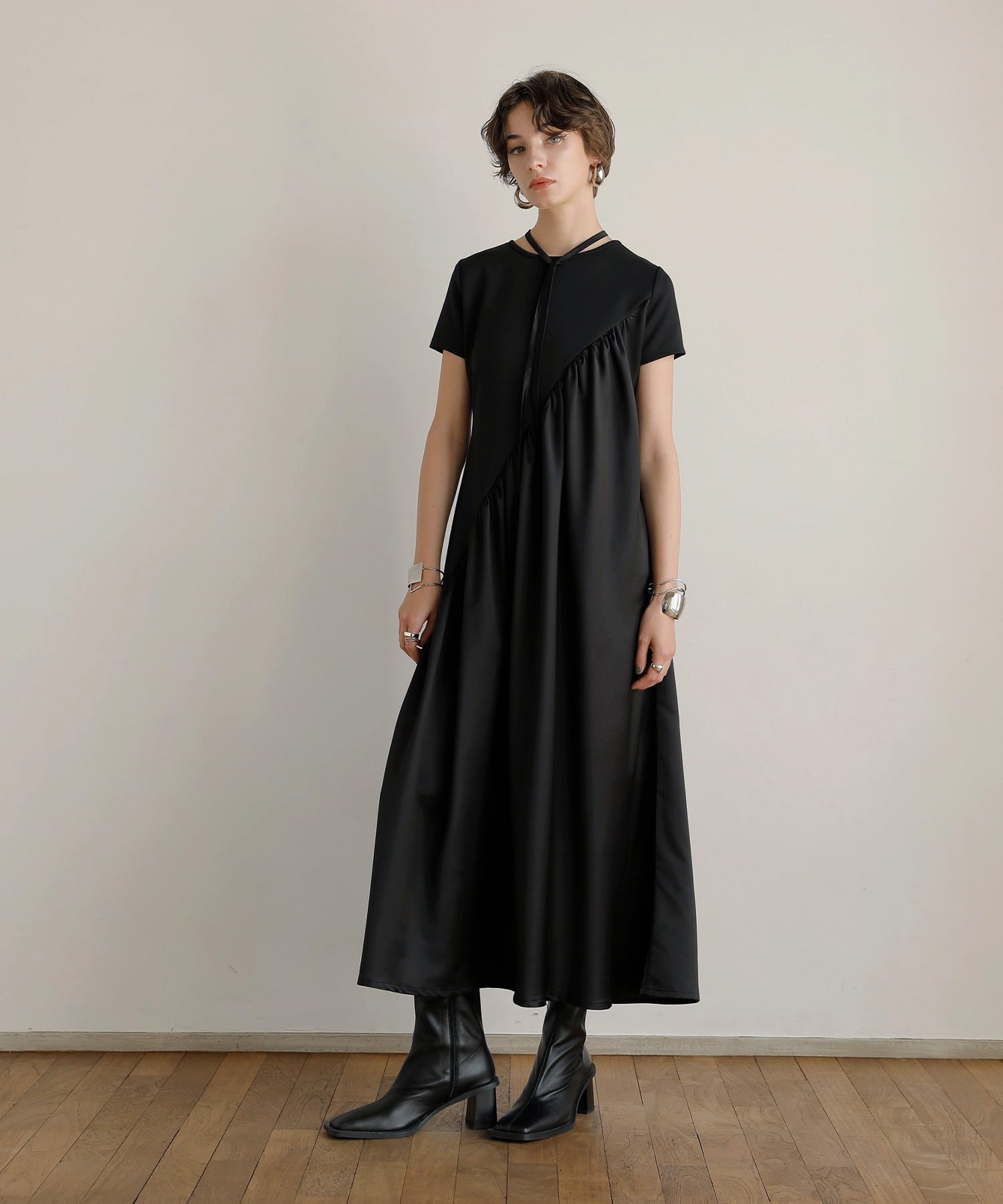 【ミエリインヴァリアント/MIELIINVARIANT】のRibbon Choker Bicolor Dress 人気、トレンドファッション・服の通販 founy(ファニー) 　ファッション　Fashion　レディースファッション　WOMEN　ワンピース　Dress　ドレス　Party Dresses　カットソー　Cut And Sew　軽量　Lightweight　サテン　Satin　ジャージー　Jersey　ストレッチ　Stretch　ドッキング　Docking　ドレス　Dress　バランス　Balance　フィット　Fit　ラップ　Wrap　リボン　Ribbon　楽ちん　Easy　おすすめ　Recommend　旅行　Travel　ビジネス 仕事 通勤　Business　 other-1|ID: prp329100004098942 ipo3291000000028090744