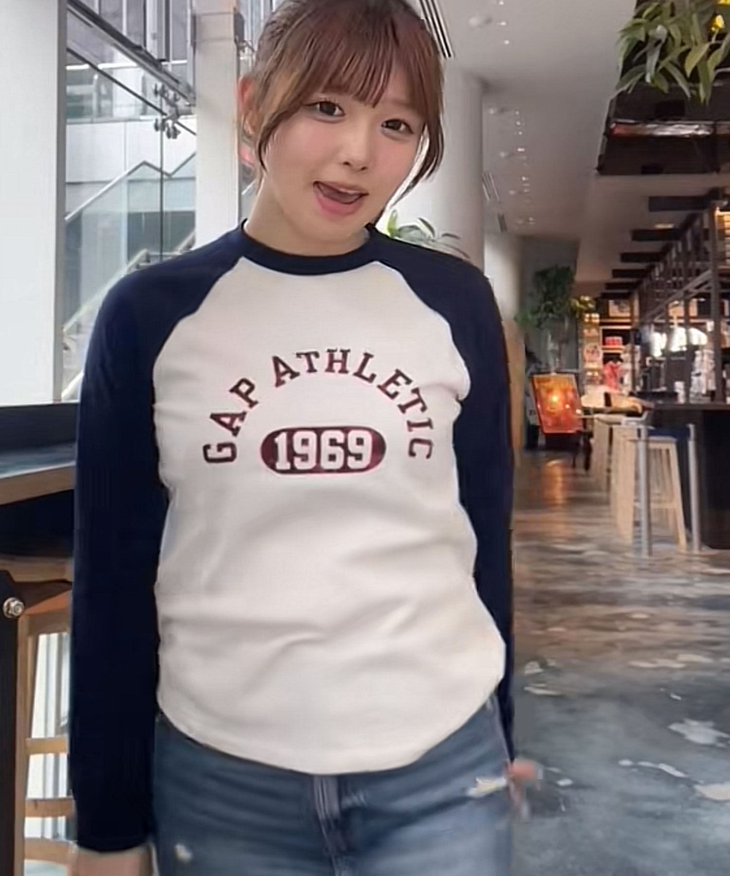 【ギャップ/GAP】のGAP ATHLETICロゴ ラグランTシャツ インテリア・キッズ・メンズ・レディースファッション・服の通販 founy(ファニー) 　ファッション　Fashion　レディースファッション　WOMEN　トップス・カットソー　Tops/Tshirt　シャツ/ブラウス　Shirts/Blouses　ロング / Tシャツ　T-Shirts　おすすめ　Recommend　ストレート　Straight　スリーブ　Sleeve　フィット　Fit　フロント　Front　リラックス　Relax　長袖　Long Sleeve　NEW_OFF_WHITE|ID: prp329100004099435 ipo3291000000028681391