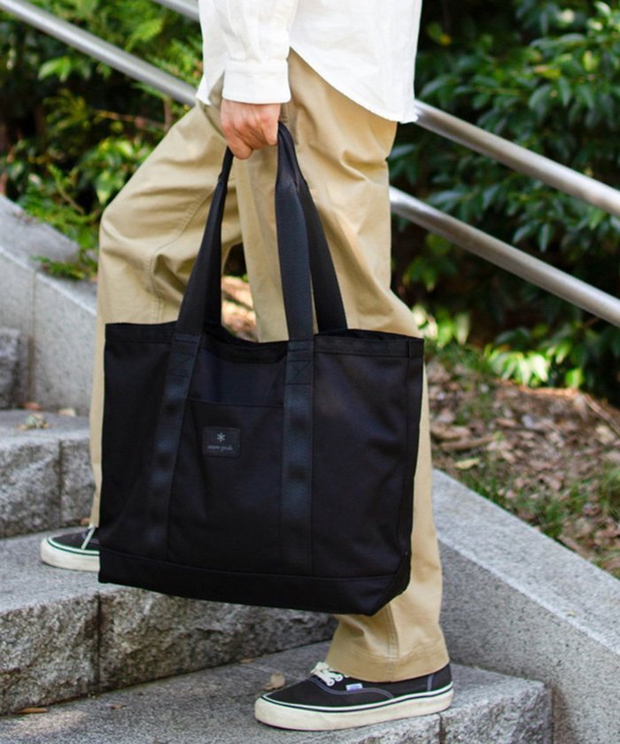 【スノーピーク/SNOW PEAK】のNoasobi Explorer Tote Bag M Black / オンライン限定 インテリア・キッズ・メンズ・レディースファッション・服の通販 founy(ファニー) https://founy.com/ ファッション Fashion レディースファッション WOMEN バッグ Bag クッション Cushion コーティング Coating 傘 Umbrella 軽量 Lightweight シンプル Simple スリーブ Sleeve 人気 Popularity ポケット Pocket ビジネス 仕事 通勤 Business |ID: prp329100004101416 ipo3291000000028320050